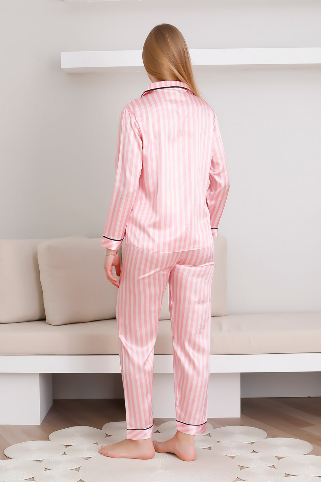 Saten Kadın Pijama Takımı Logolu ve Cepli Çizgili Gecelik Pijama Önü Düğmeli