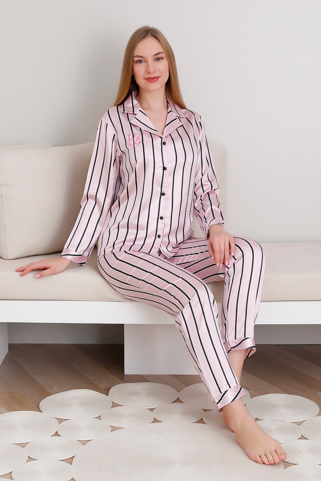 Saten Kadın Pijama Takımı Logolu, Çizgili Gecelik Pijama Önü Düğmeli - 0250-2