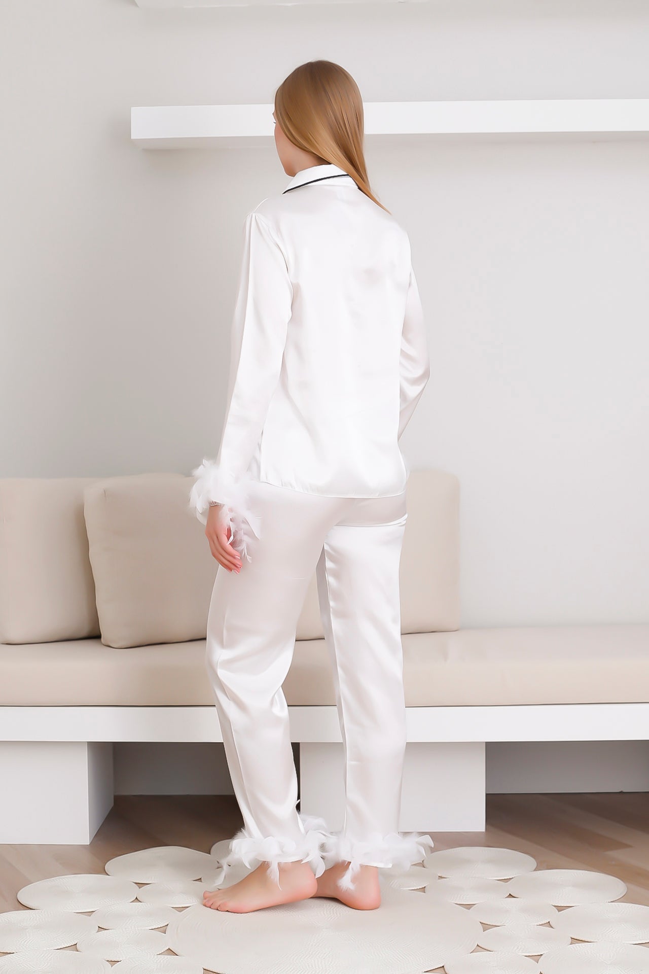 Saten Kadın Pijama Takımı Tüylü, Beyaz Gecelik Pijama Önü Düğmeli - 0250-T
