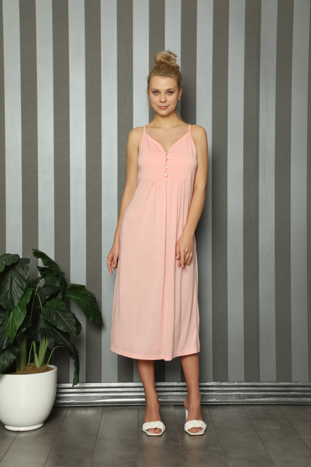 Düğmeli ve İp Askılı Kadın Gecelik - 1020