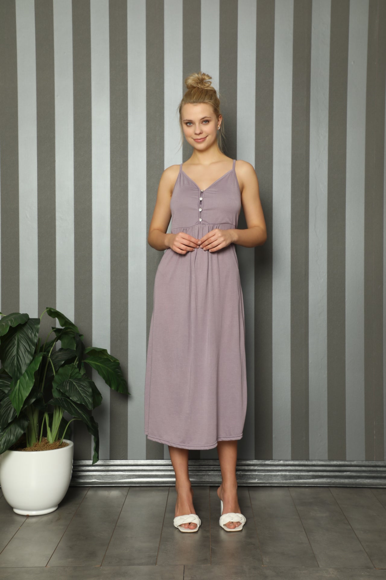 Düğmeli ve İp Askılı Kadın Gecelik - 1020