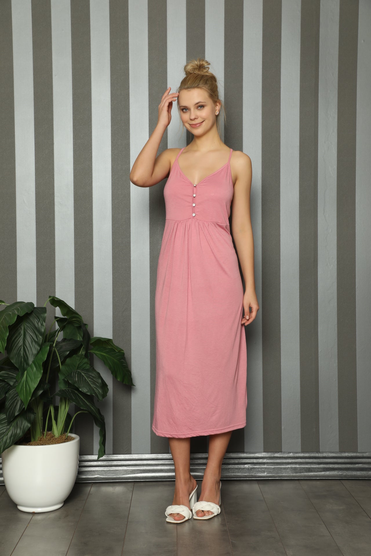 Düğmeli ve İp Askılı Kadın Gecelik - 1020