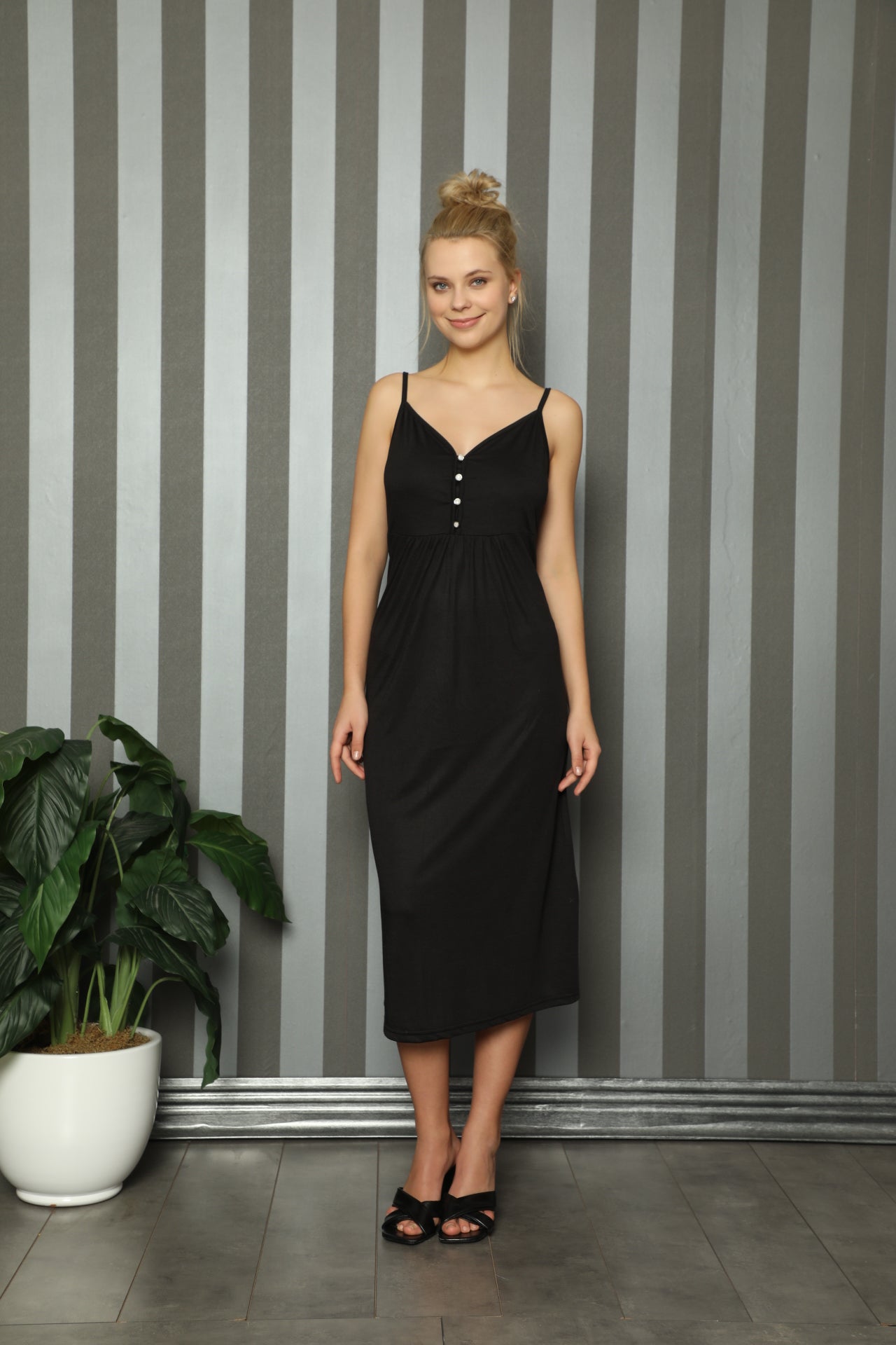 Düğmeli ve İp Askılı Kadın Gecelik - 1020