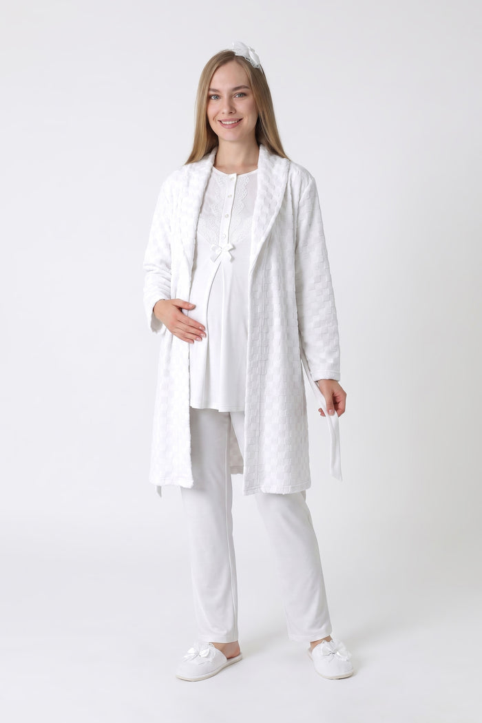 Hamile Pijama ve Sabahlık Takımı – 3'lü Lohusa Seti, Fiyonklu Dantel V Detaylı Pijama ve Kadife Dokulu Sabahlık - 3481