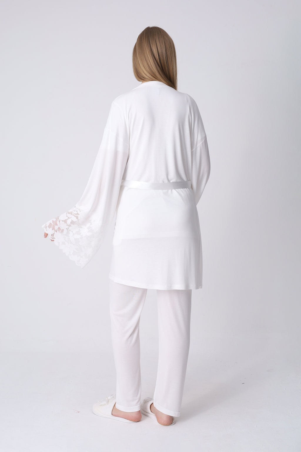 Geniş Dantel Kollu Sabahlık ve 3’lü Emzirme Pijama Seti – Premium Lohusa Koleksiyonu - 3468