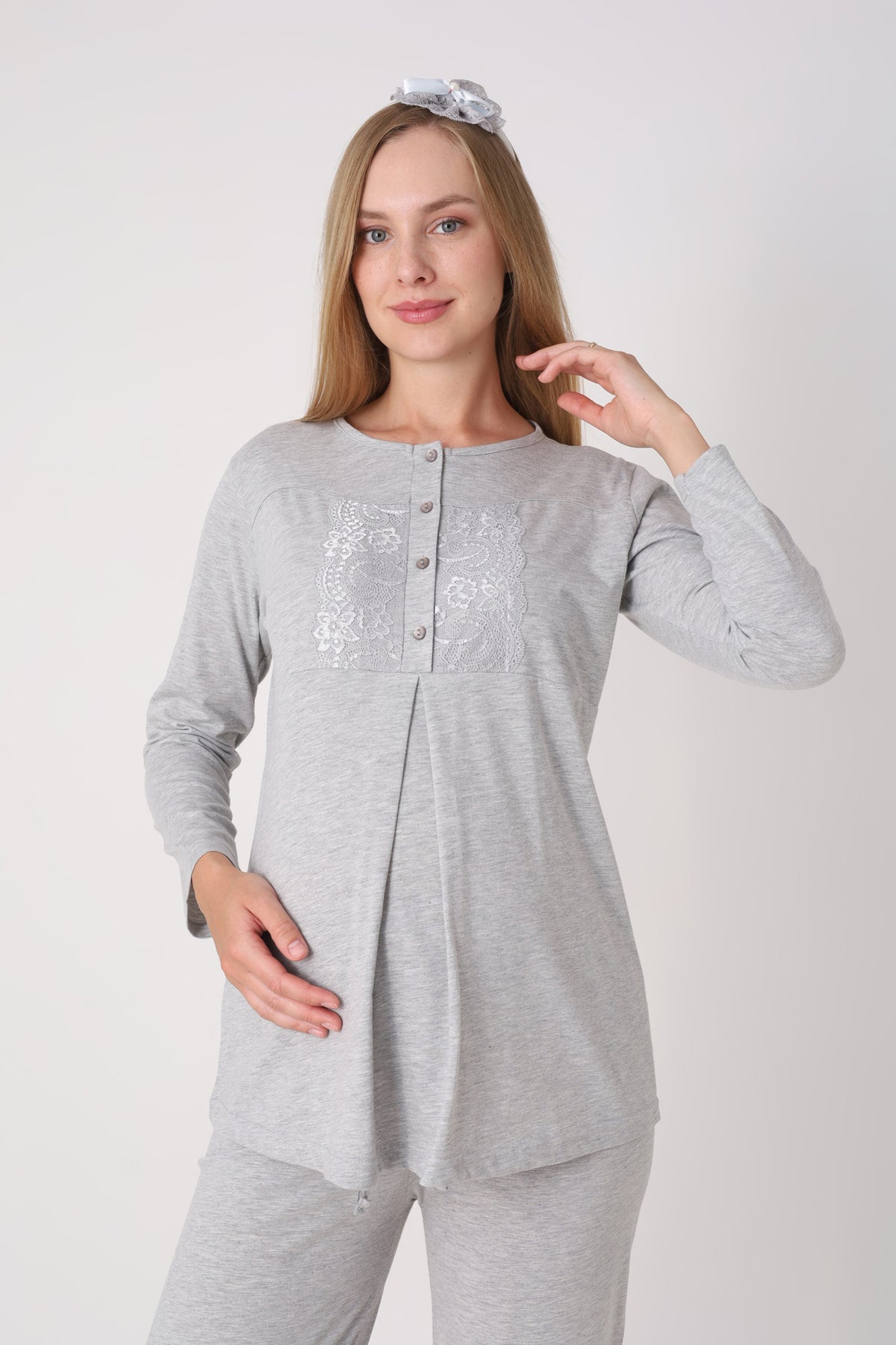 Hamile Pijama ve Sabahlık Takımı – 3’lü Lohusa Seti, Kendinden Desenli Sabahlık ve Dantelli Üst - 3482 5