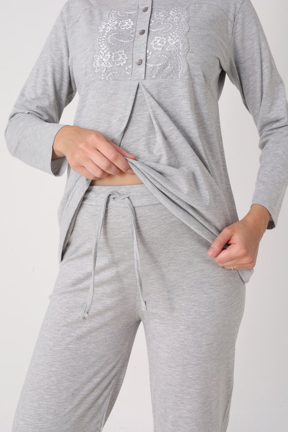 Hamile Pijama ve Sabahlık Takımı – 3’lü Lohusa Seti, Kendinden Desenli Sabahlık ve Dantelli Üst - 3482 6