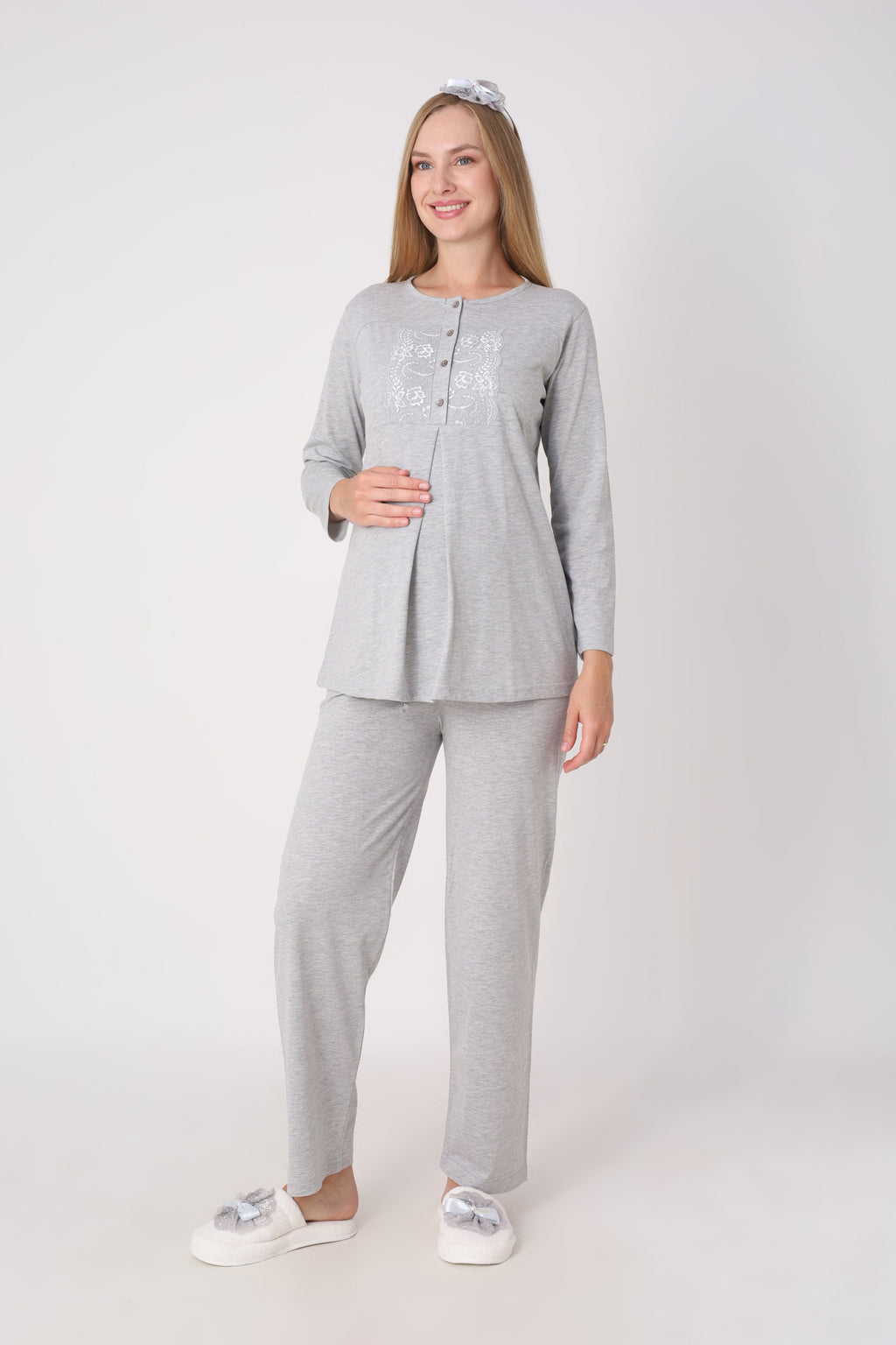 Hamile Pijama ve Sabahlık Takımı – 3’lü Lohusa Seti, Kendinden Desenli Sabahlık ve Dantelli Üst - 3482