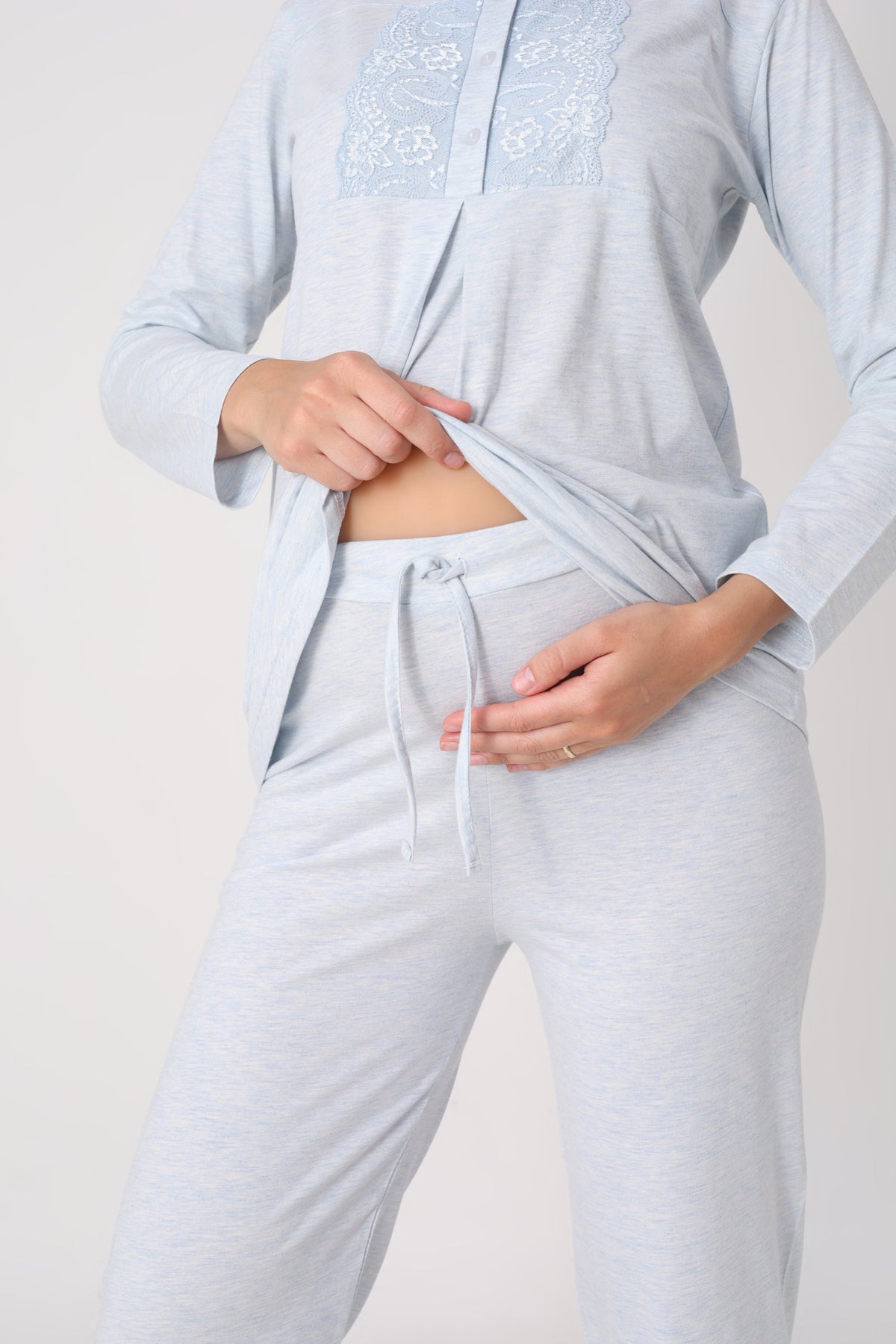 Hamile Pijama ve Sabahlık Takımı – 3’lü Lohusa Seti, Kendinden Desenli Sabahlık ve Dantelli Üst - 3482 18
