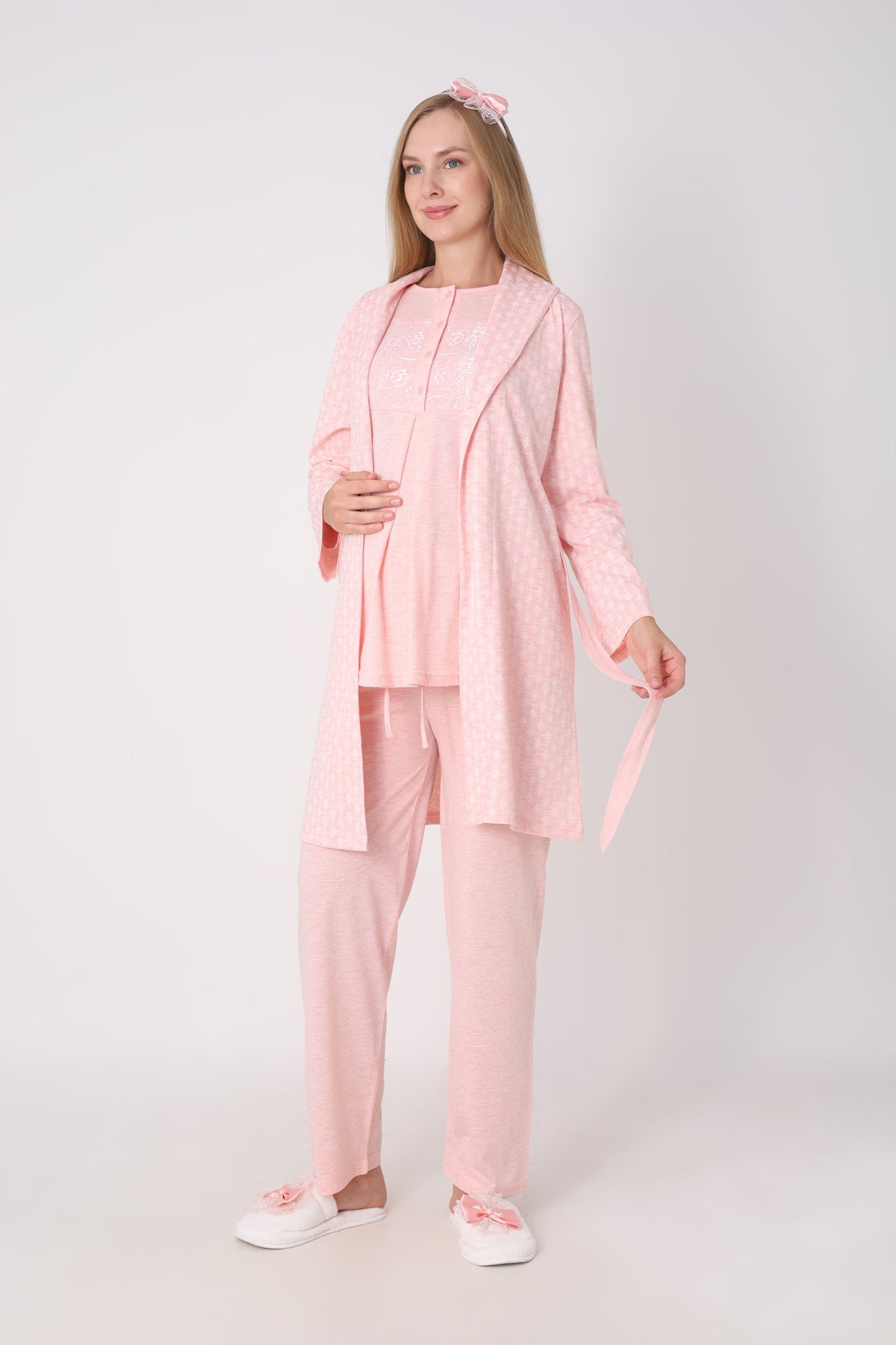 Hamile Pijama ve Sabahlık Takımı – 3’lü Lohusa Seti, Kendinden Desenli Sabahlık ve Dantelli Üst - 3482 20