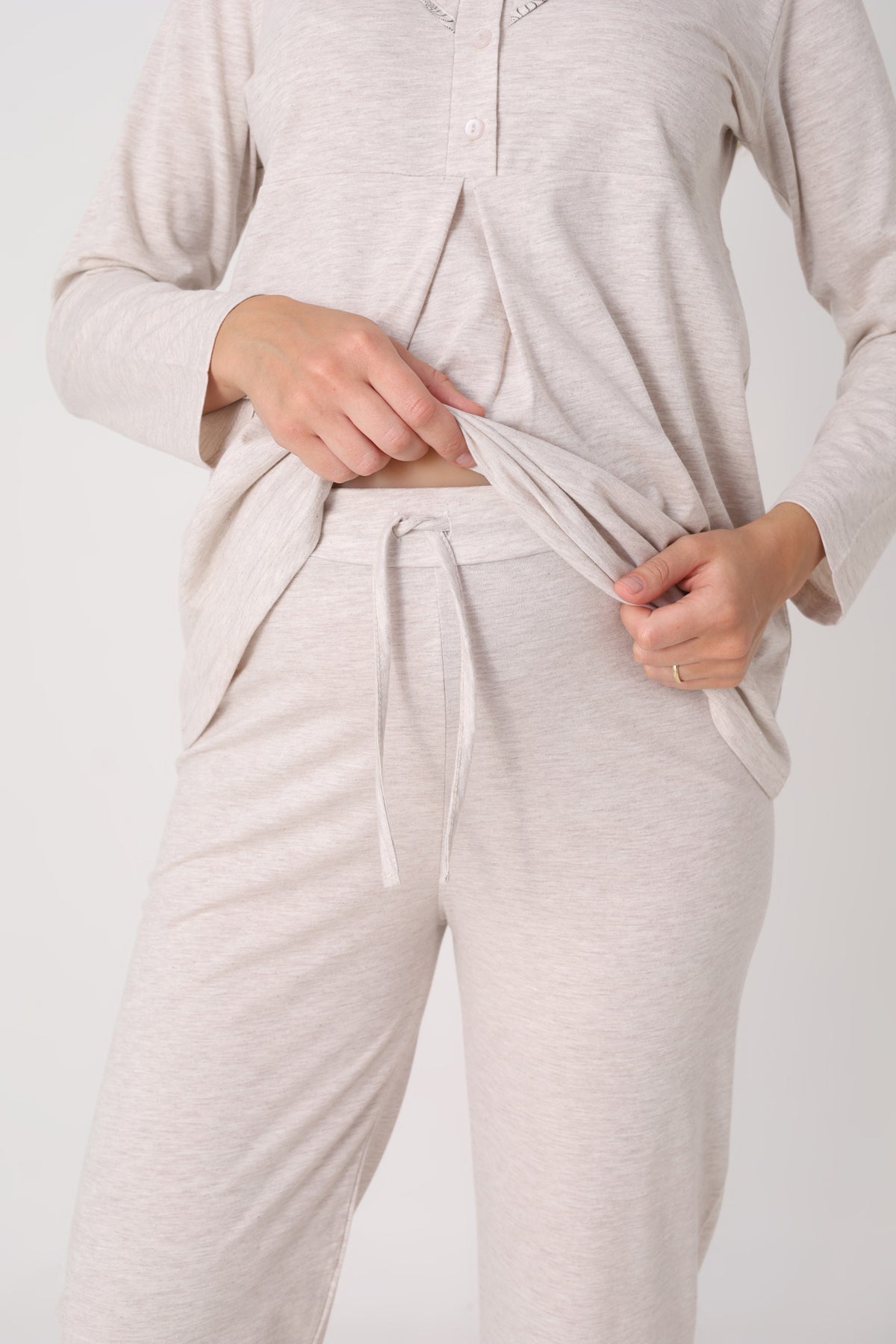 Hamile Pijama ve Sabahlık Takımı – 3’lü Lohusa Seti, Geometrik Desen Sabahlık ve Biye Detaylı Üst - 3483 11