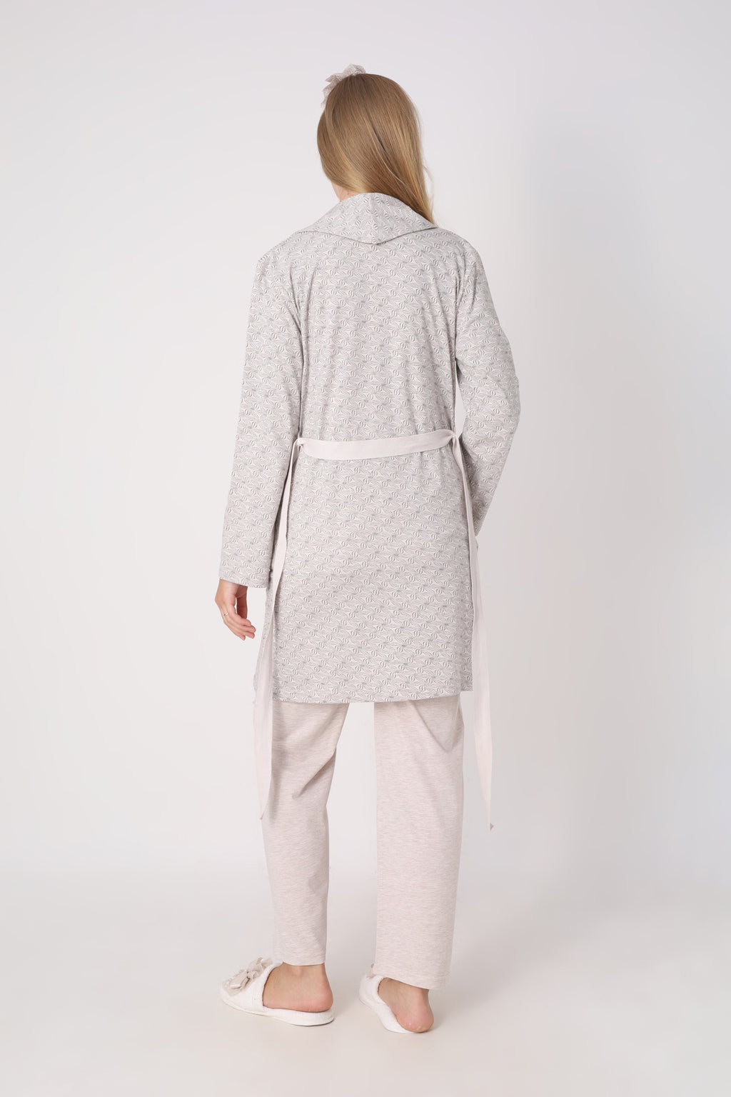 Hamile Pijama ve Sabahlık Takımı – 3’lü Lohusa Seti, Geometrik Desen Sabahlık ve Biye Detaylı Üst - 3483