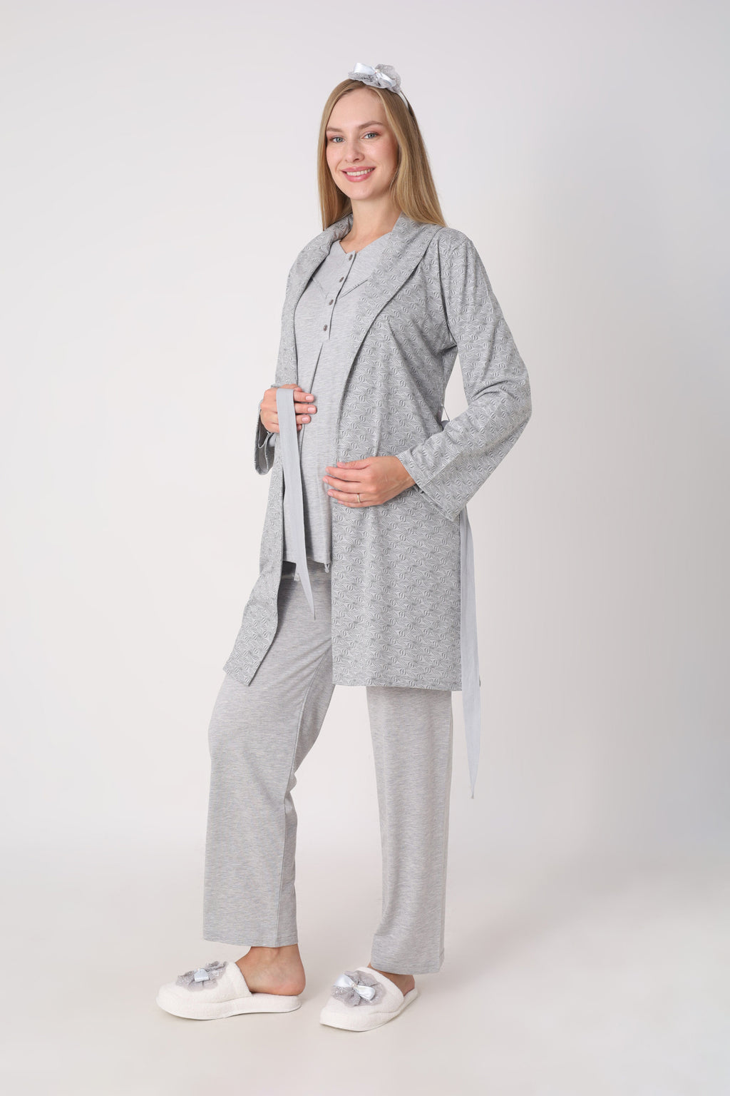 Hamile Pijama ve Sabahlık Takımı – 3’lü Lohusa Seti, Geometrik Desen Sabahlık ve Biye Detaylı Üst - 3483