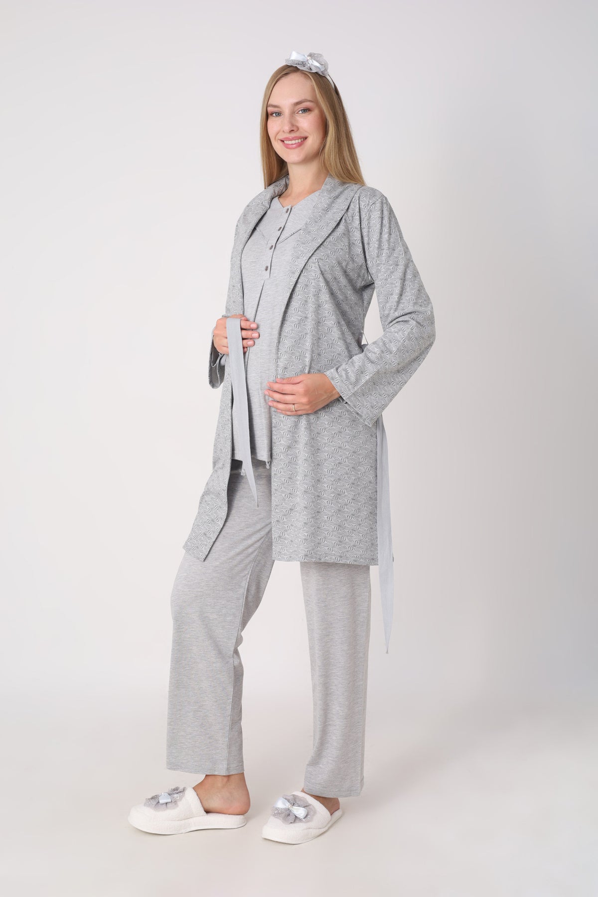 Hamile Pijama ve Sabahlık Takımı – 3’lü Lohusa Seti, Geometrik Desen Sabahlık ve Biye Detaylı Üst - 3483 24