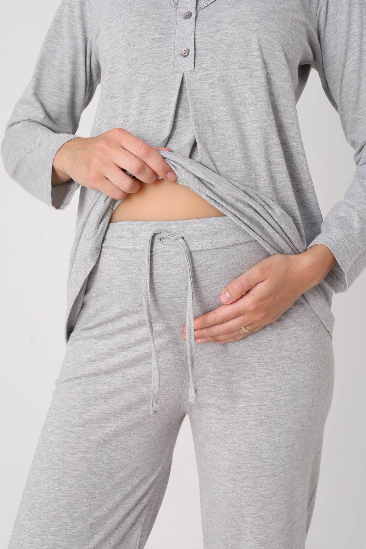 Hamile Pijama ve Sabahlık Takımı – 3’lü Lohusa Seti, Geometrik Desen Sabahlık ve Biye Detaylı Üst - 3483 22