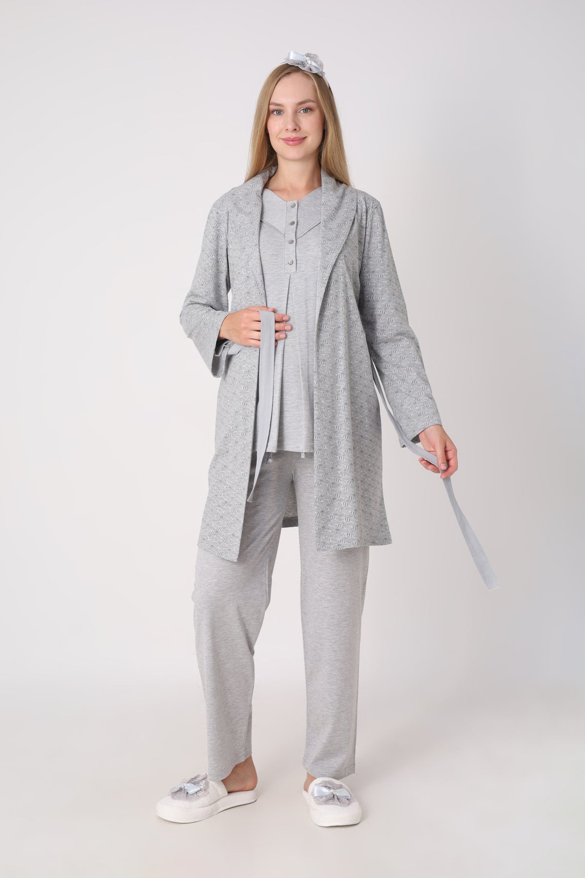 Hamile Pijama ve Sabahlık Takımı – 3’lü Lohusa Seti, Geometrik Desen Sabahlık ve Biye Detaylı Üst - 3483 23