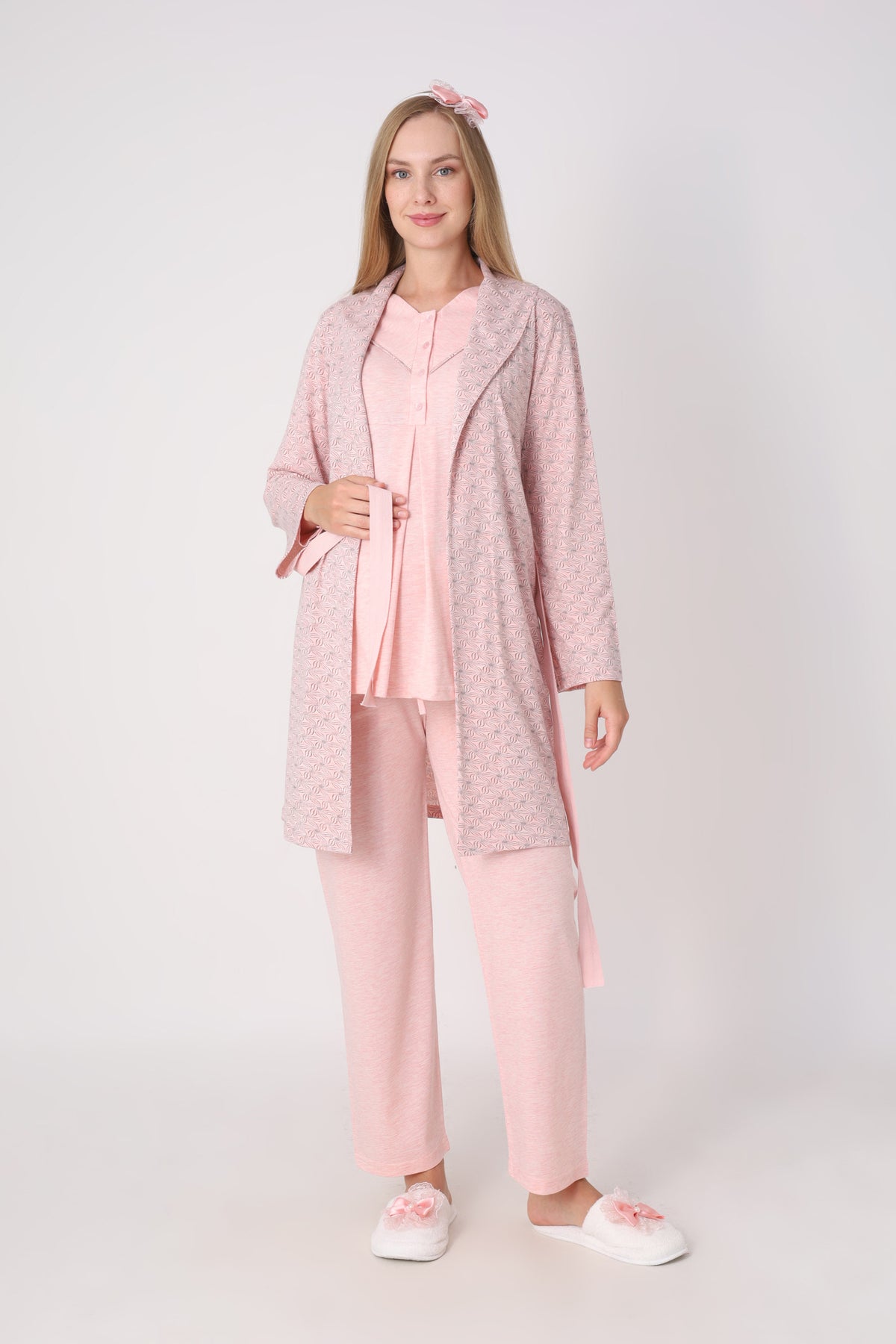 Hamile Pijama ve Sabahlık Takımı – 3’lü Lohusa Seti, Geometrik Desen Sabahlık ve Biye Detaylı Üst - 3483 13