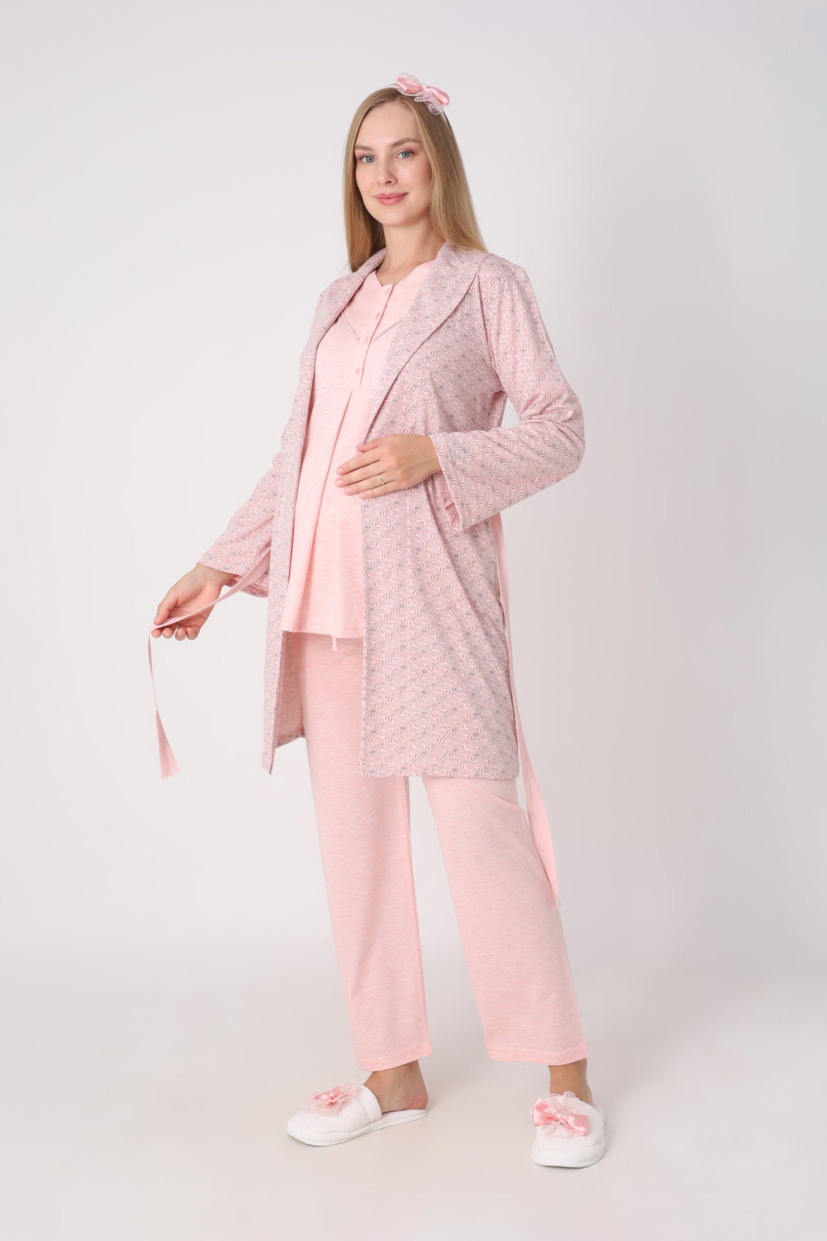 Hamile Pijama ve Sabahlık Takımı – 3’lü Lohusa Seti, Geometrik Desen Sabahlık ve Biye Detaylı Üst - 3483 14