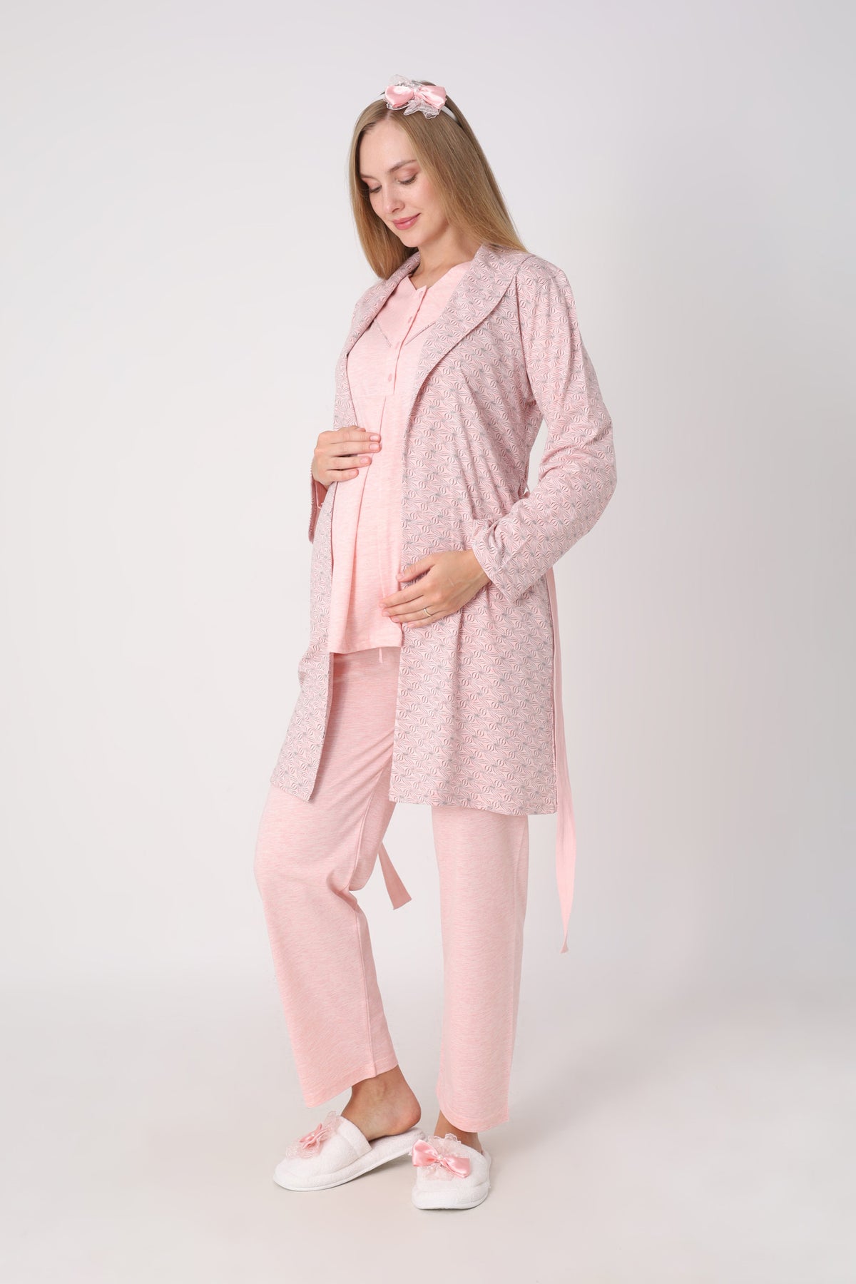 Hamile Pijama ve Sabahlık Takımı – 3’lü Lohusa Seti, Geometrik Desen Sabahlık ve Biye Detaylı Üst - 3483 18